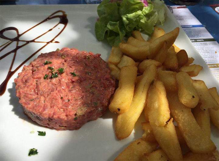Steak tartare frites Saint-Cirq-Lapopie